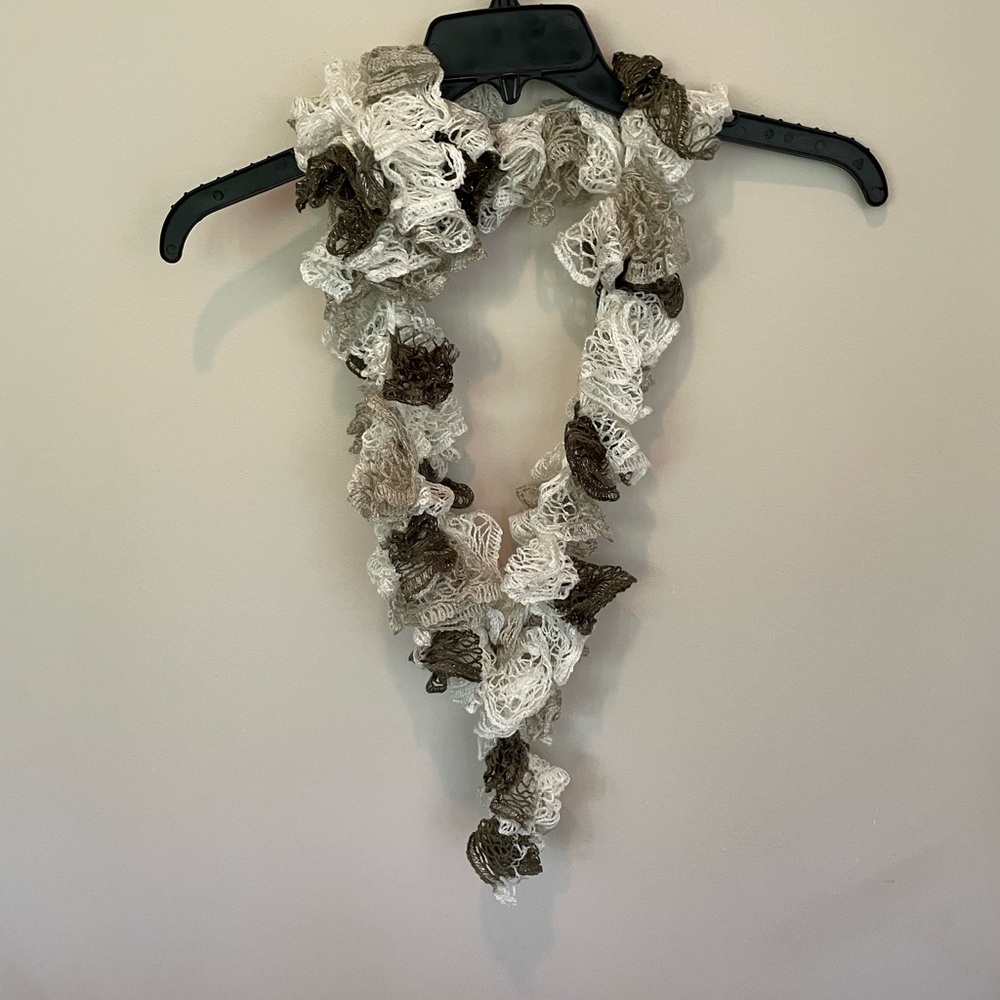 Elegant Lace Ruffle Scarf - White and Brown